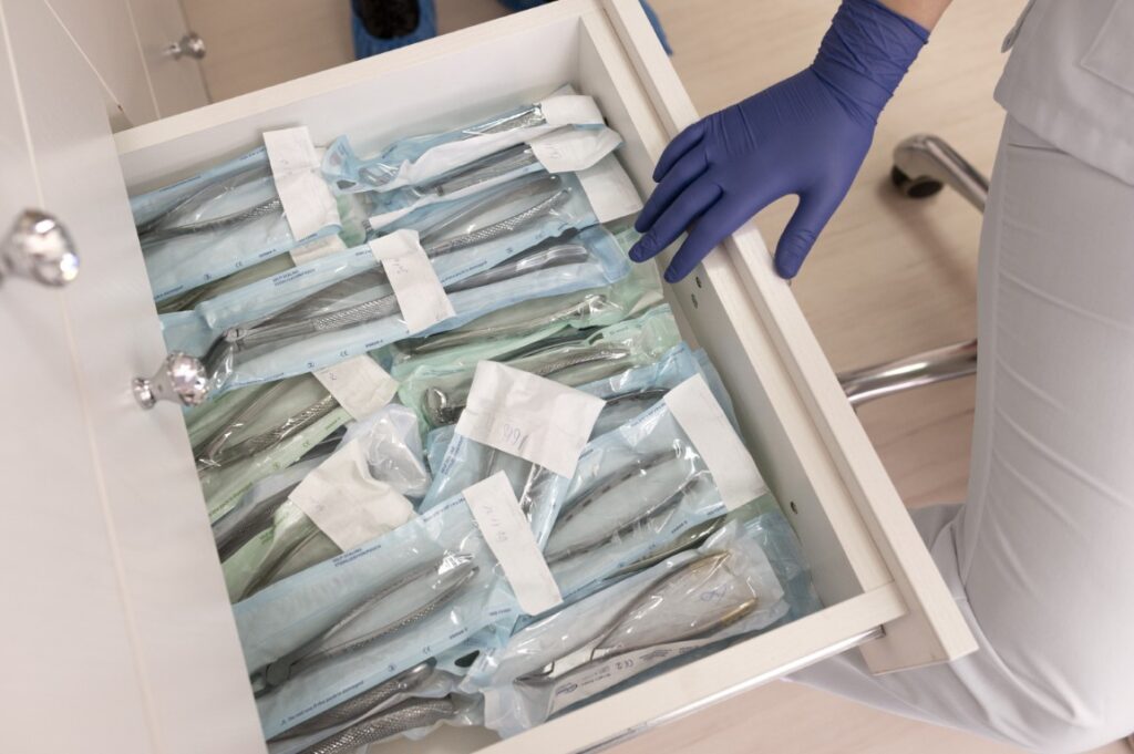 Uso de termoselladoras para acondicionamiento de instrumental dental